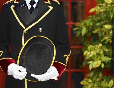 会場最前線!!　ドアマン!!